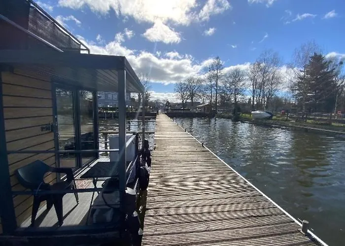 Unique Water Stay Tiny Hausboot Fuer 2 Personen