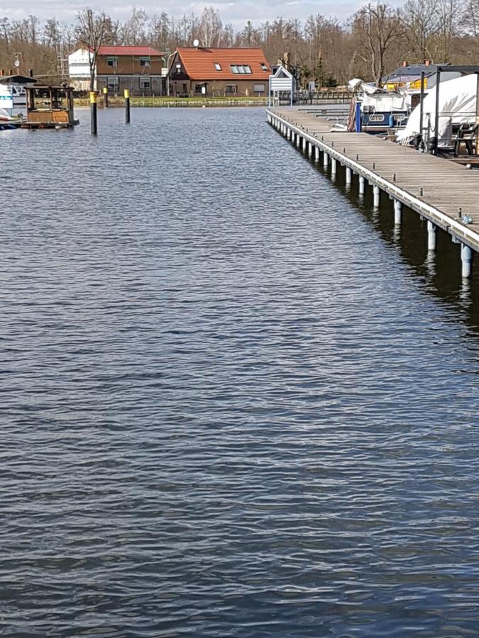 Botel Unique Water Tiny Hausboot Für 2 Personen