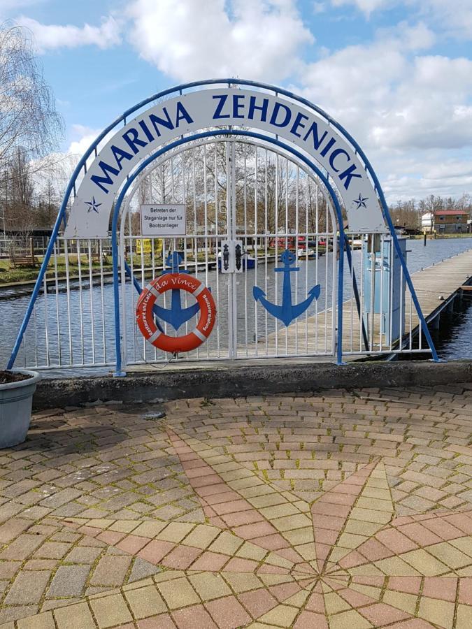 Unique Water Tiny Hausboot Für 2 Personen Zehdenick