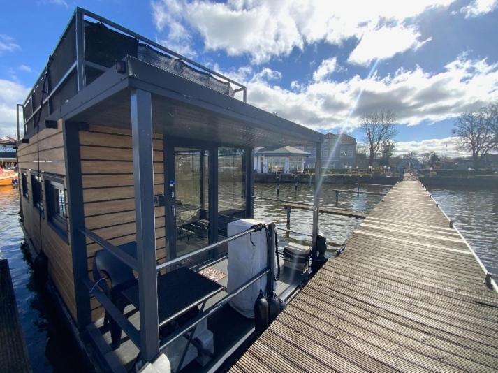 Botel Unique Water Tiny Hausboot Fuer 2 Personen Zehdenick