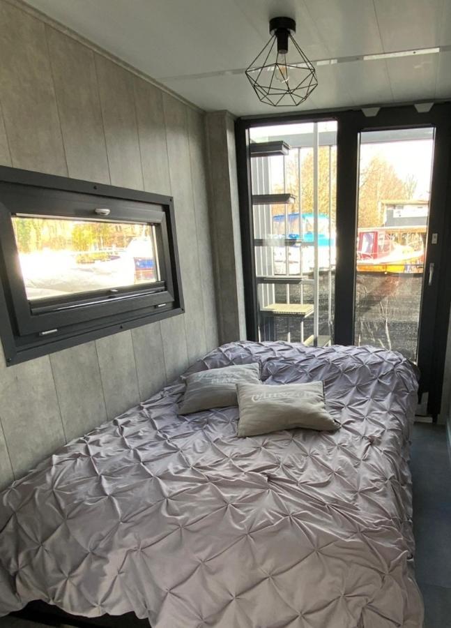 Unique Water Tiny Hausboot Für 2 Personen Botel *